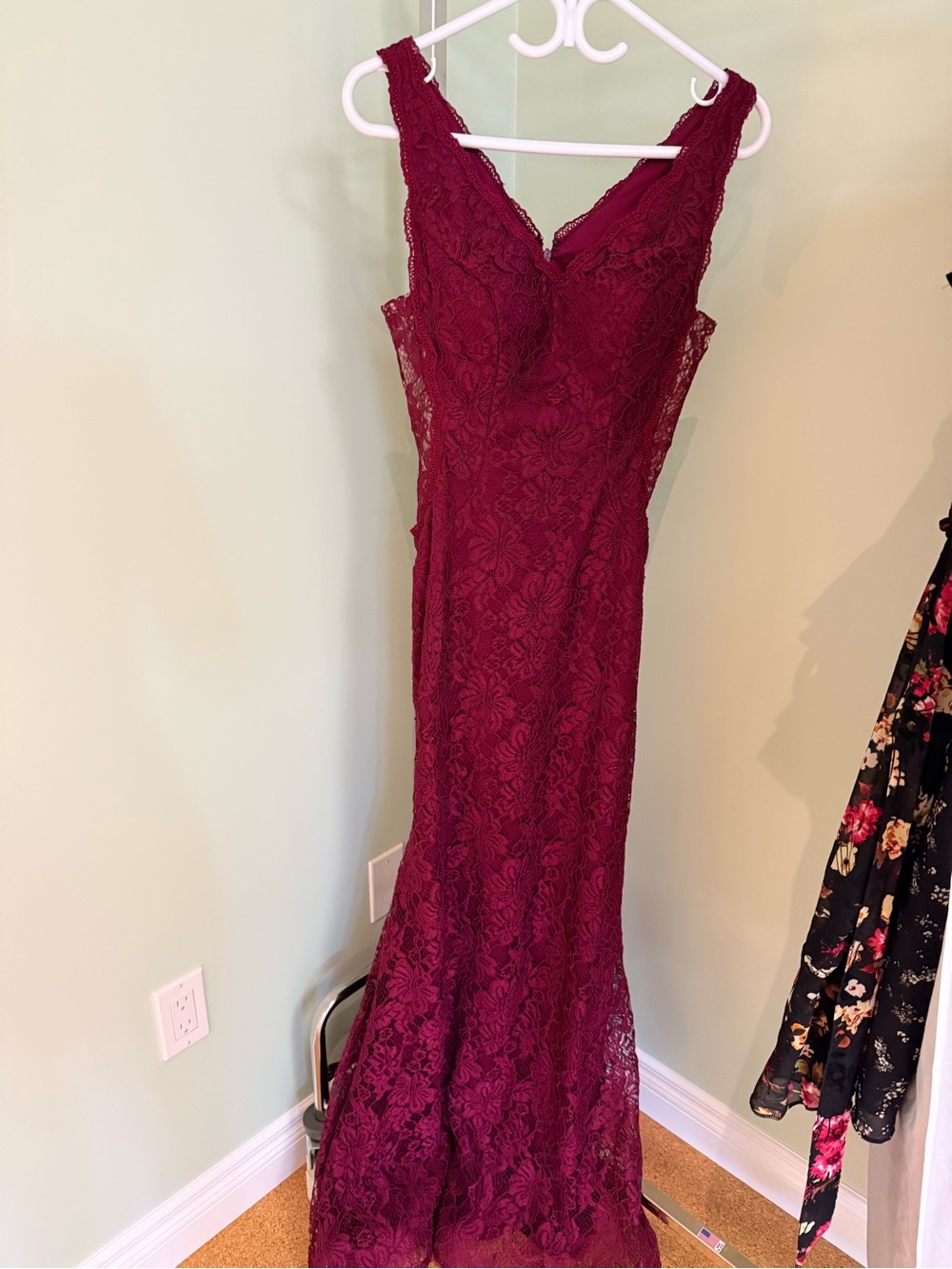 Sleeveless Burgundy Lace Prom Gown with V-Neck